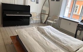 Outhentic Apartment
